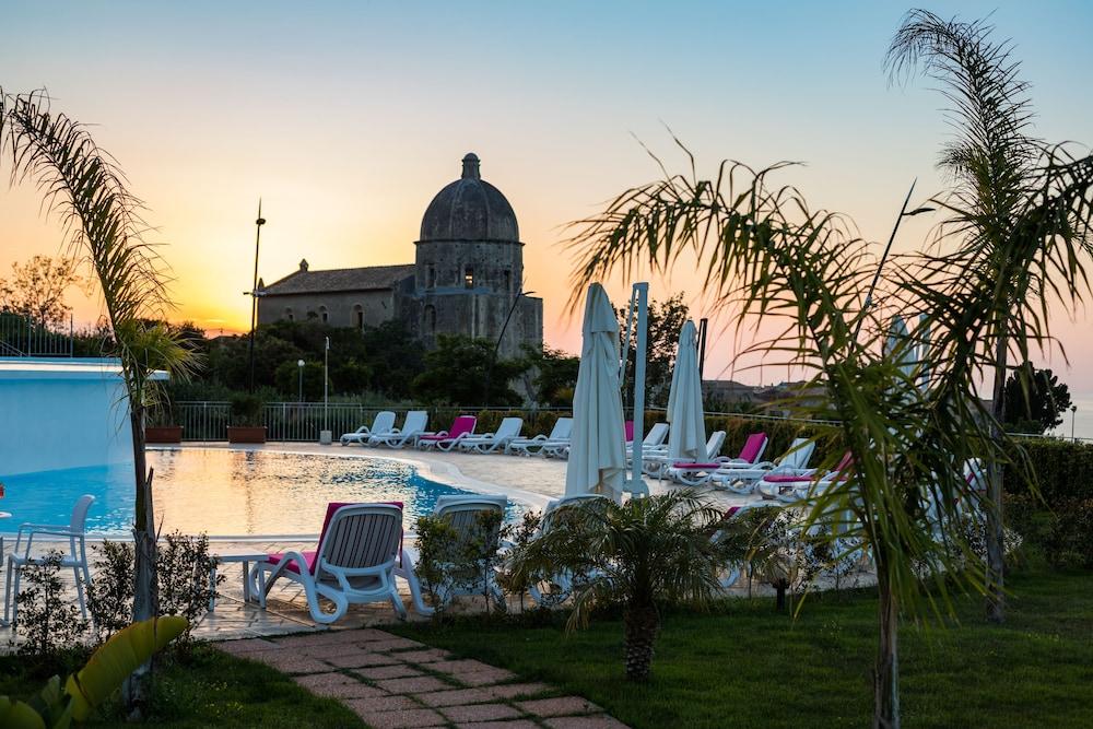 Sentido Michelizia Tropea Resort Екстериор снимка