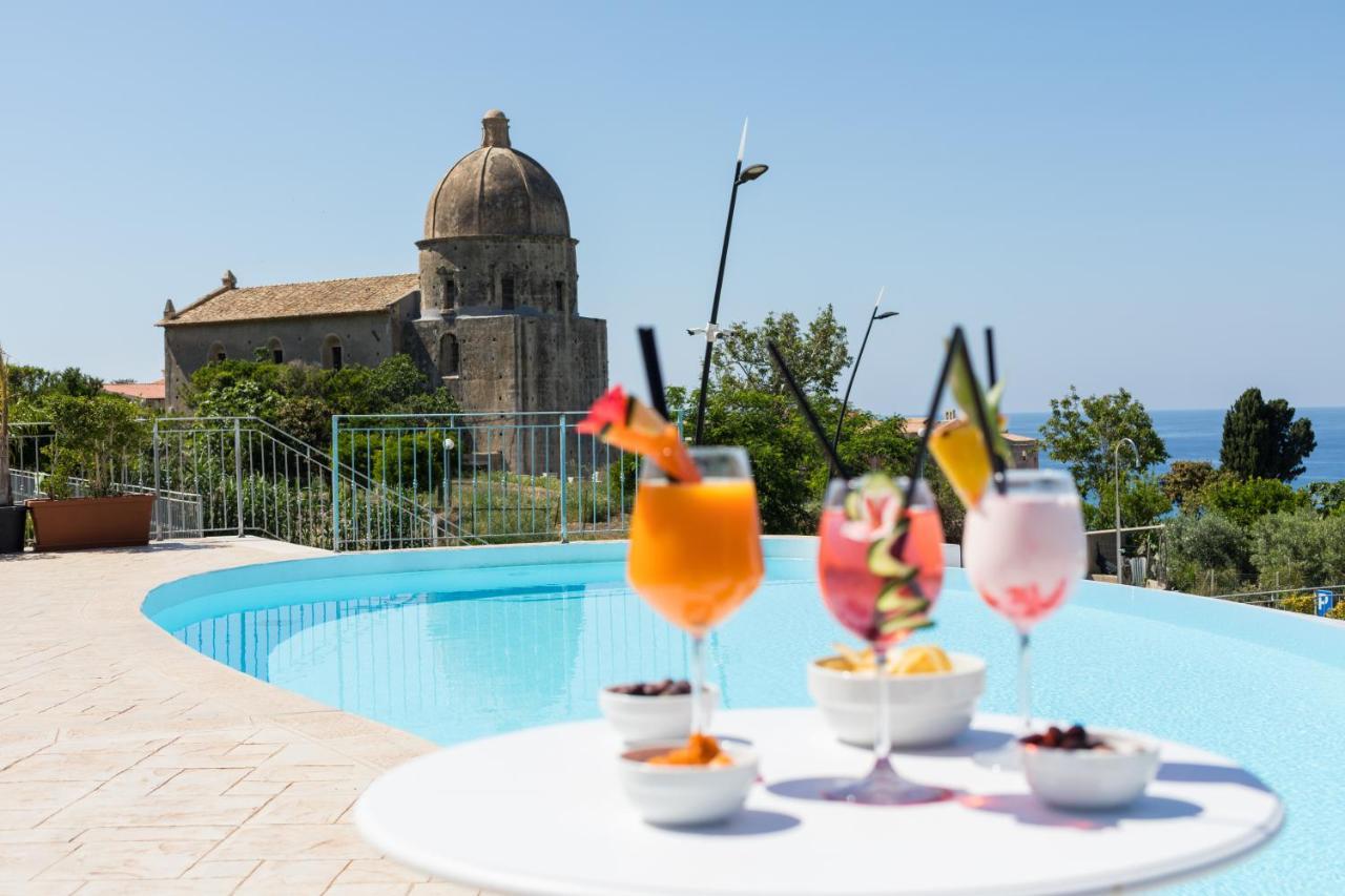 Sentido Michelizia Tropea Resort Екстериор снимка