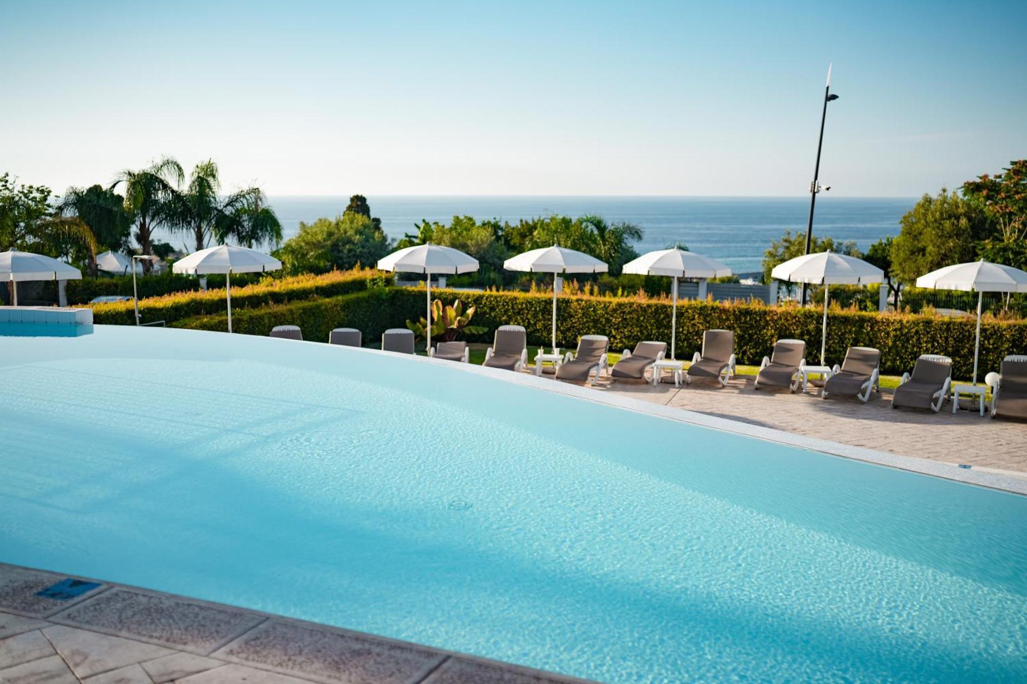 Sentido Michelizia Tropea Resort Екстериор снимка