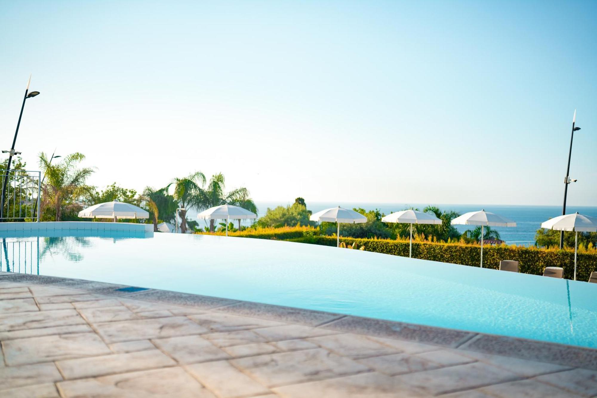 Sentido Michelizia Tropea Resort Екстериор снимка