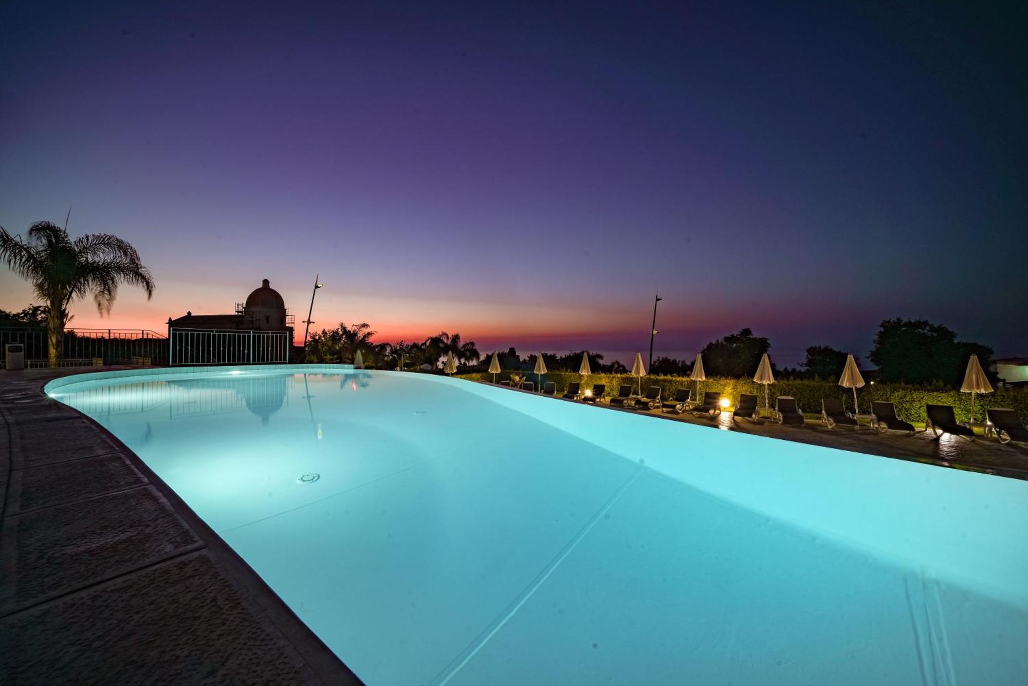 Sentido Michelizia Tropea Resort Екстериор снимка