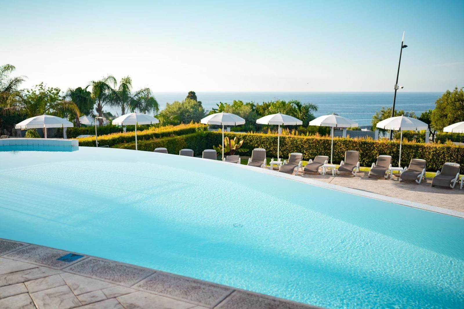 Sentido Michelizia Tropea Resort Екстериор снимка